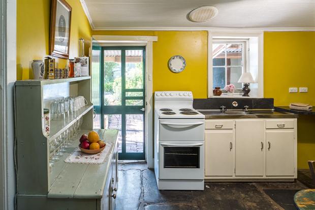 Cottage 8 — the cottage kitchen with oven, kettle and dining table