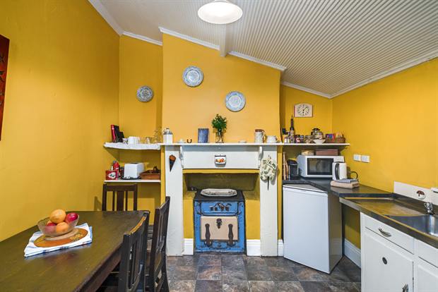 Cottage 10 — the cottage kitchen with oven, kettle and dining table