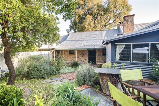 Cottage 10 — the private cottage garden with outdoor furniture